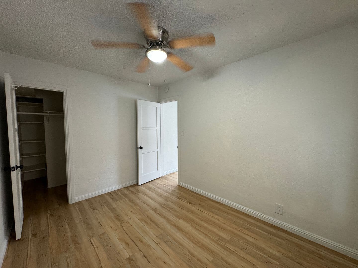 Long Beach Apartment: 2108 - 2110 1/2 Linden Ave