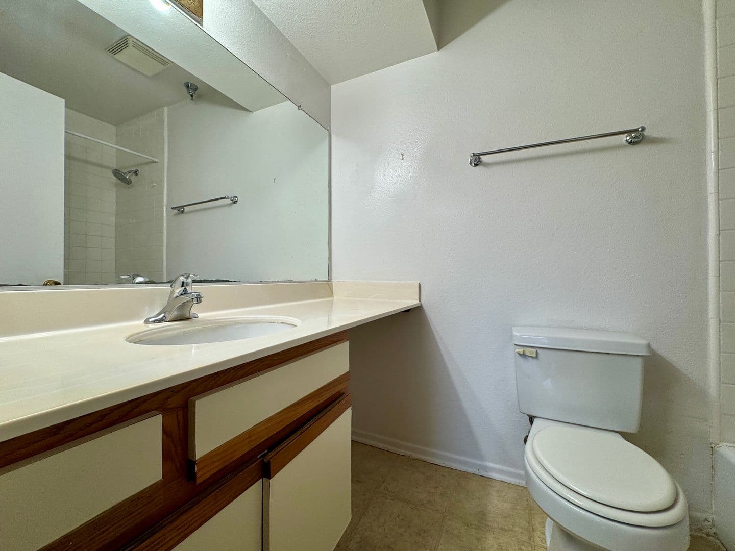 Pasadena Apartment: 987 E. Del Mar Blvd.