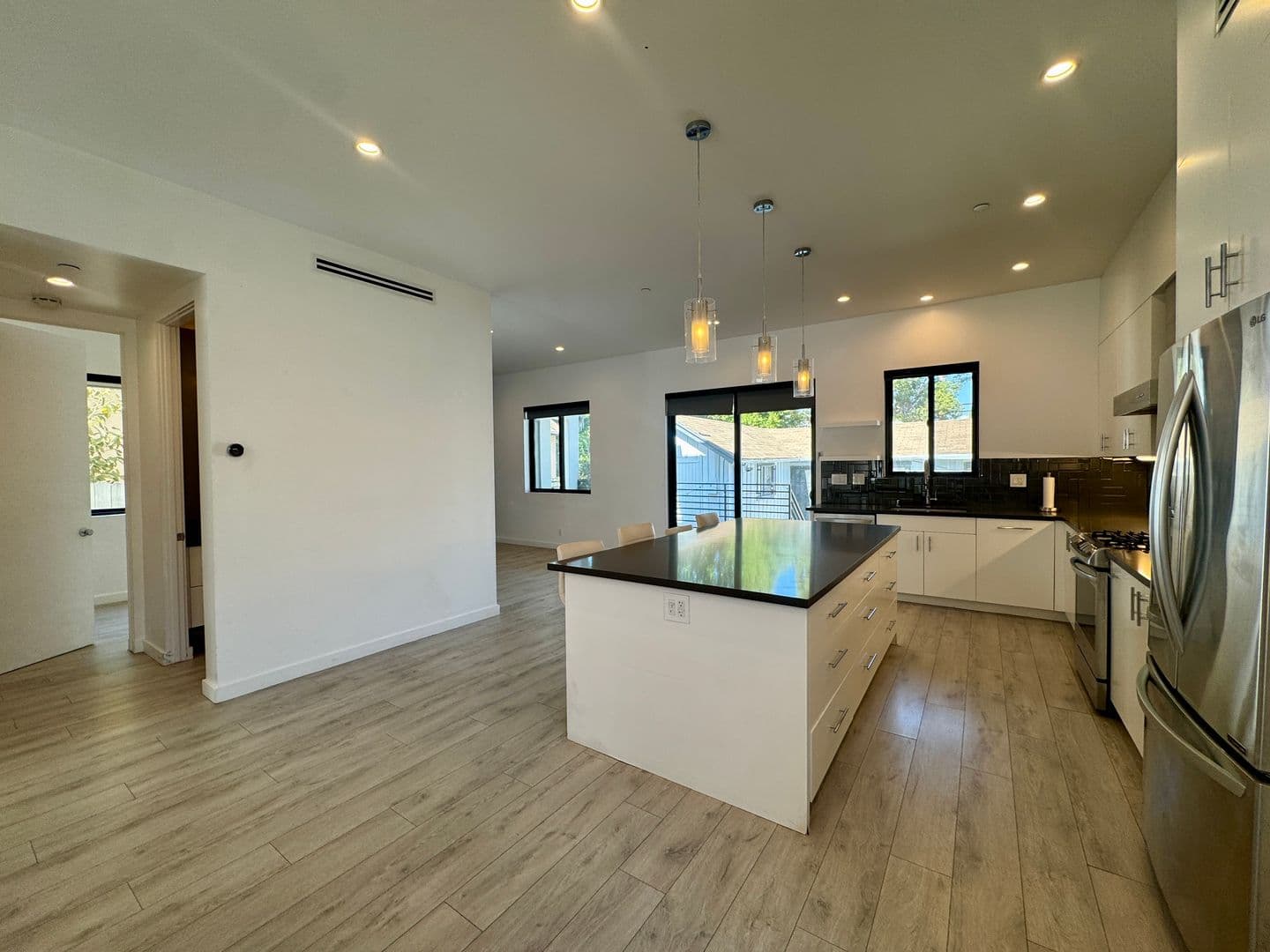 Los Angeles House: 143 N Ardmore Ave
