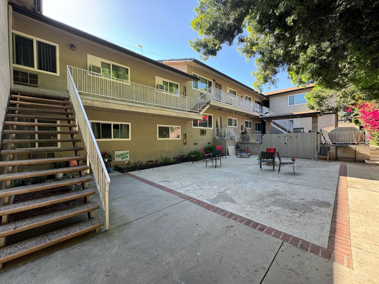 Sierra Madre Apartment: 157 Esperanza Ave.