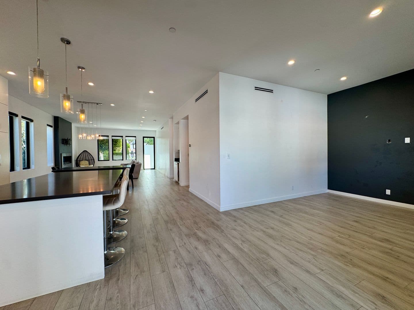 Los Angeles House: 143 N Ardmore Ave