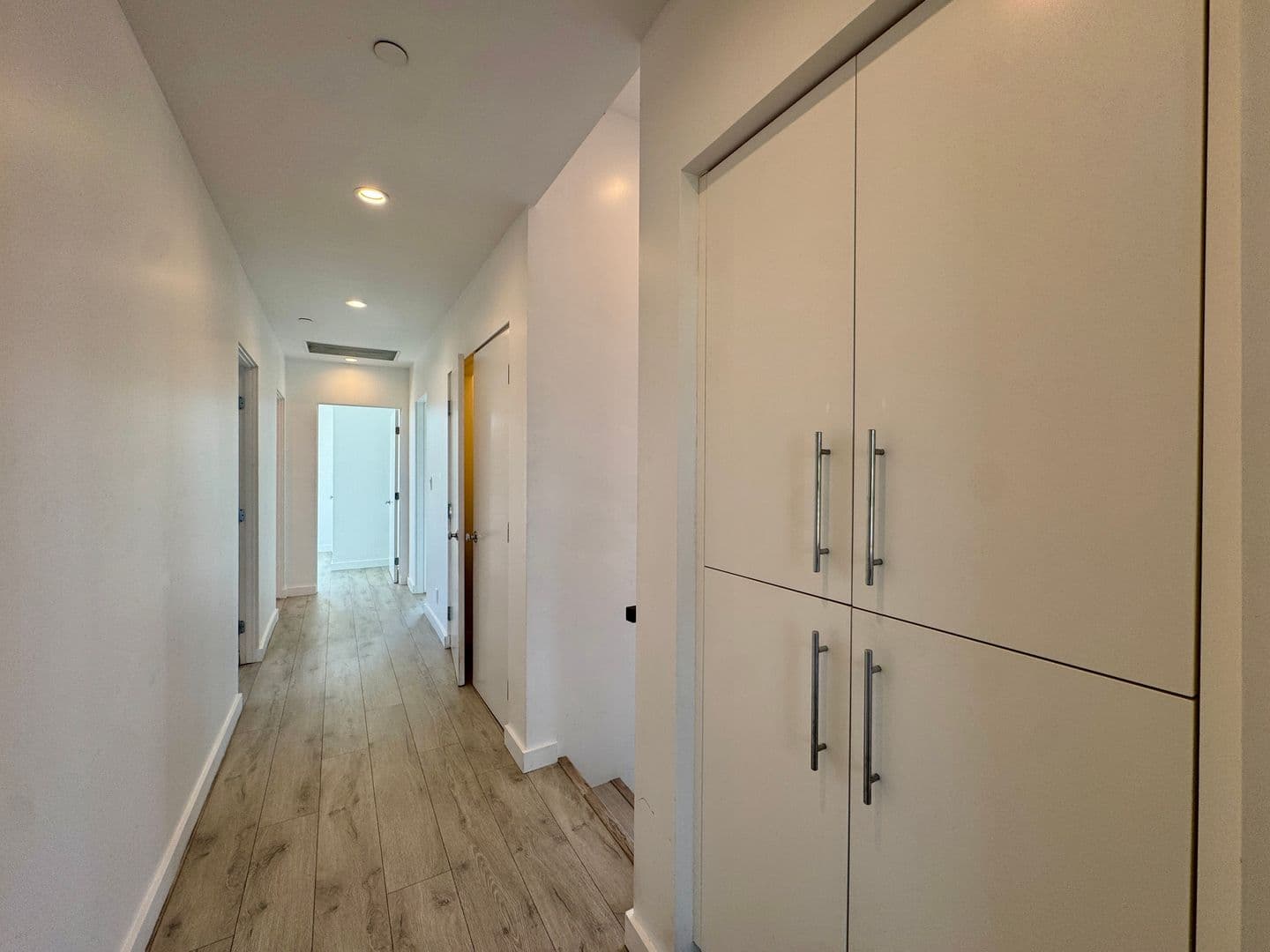 Los Angeles House: 143 N Ardmore Ave