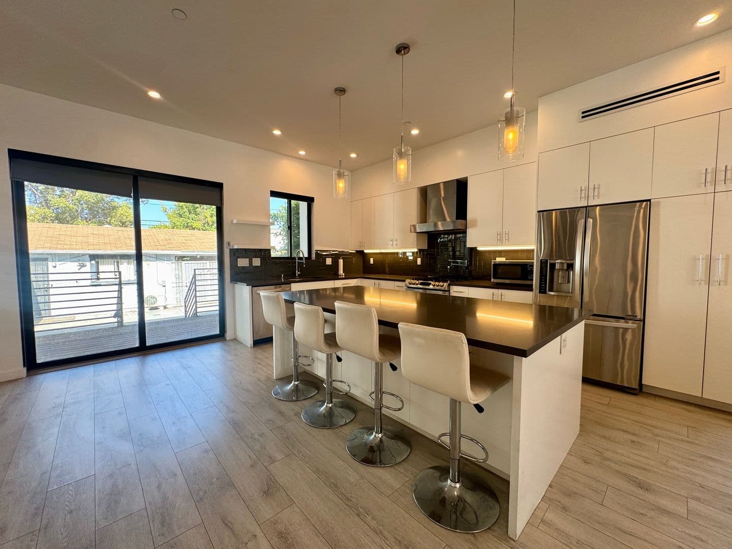 Los Angeles House: 143 N Ardmore Ave