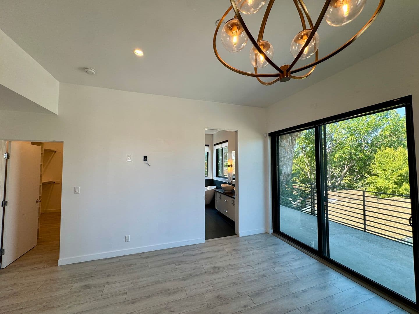 Los Angeles House: 143 N Ardmore Ave