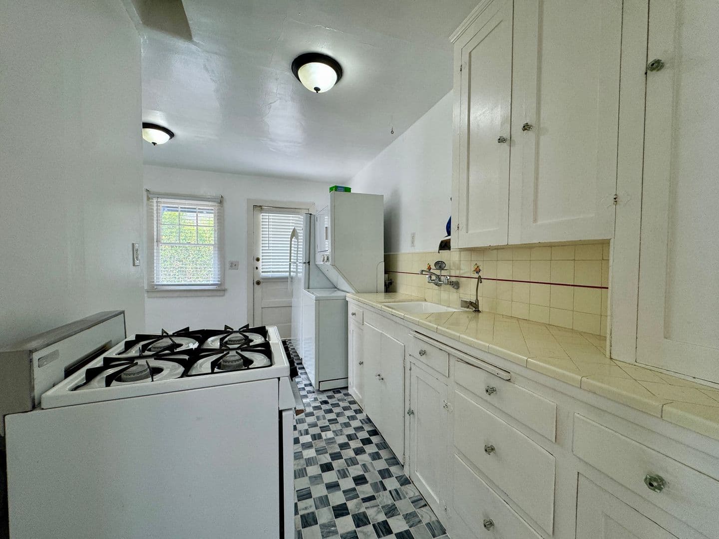 South Pasadena Apartment: 1712-1714 Gillette Crescent Dr.