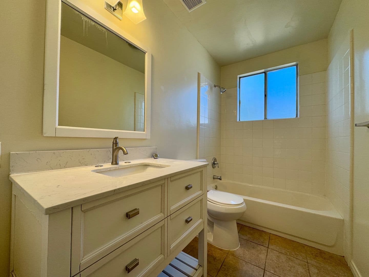 Sierra Madre Apartment: 157 Esperanza Ave.
