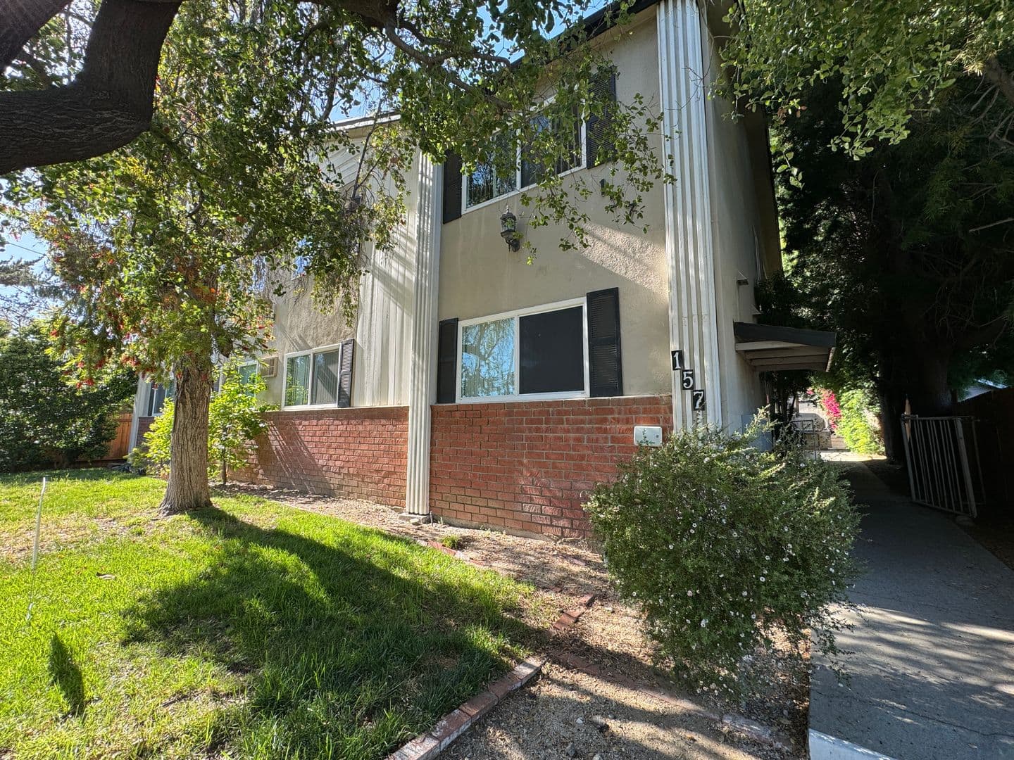 Sierra Madre Apartment: 157 Esperanza Ave.