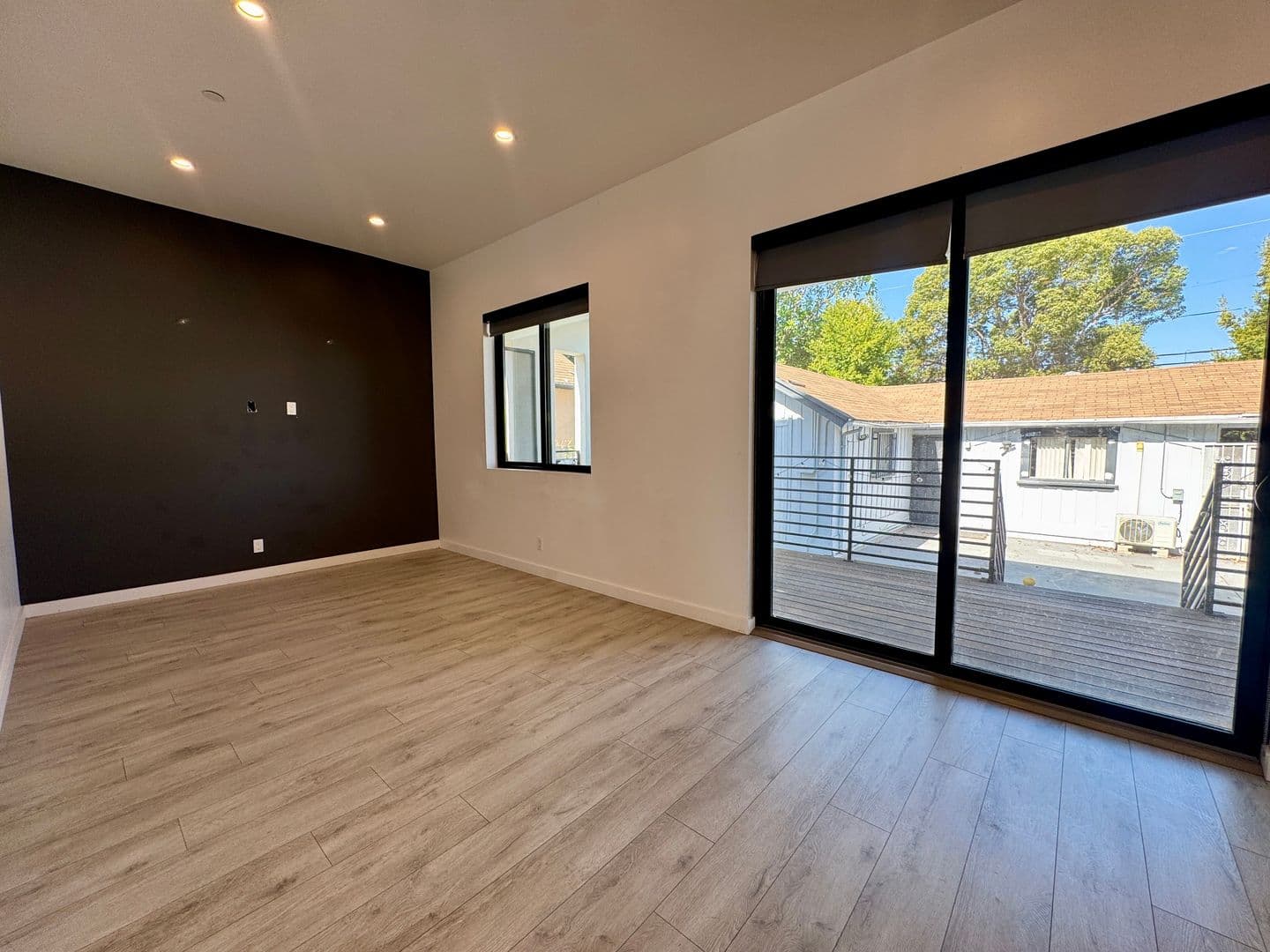 Los Angeles House: 143 N Ardmore Ave