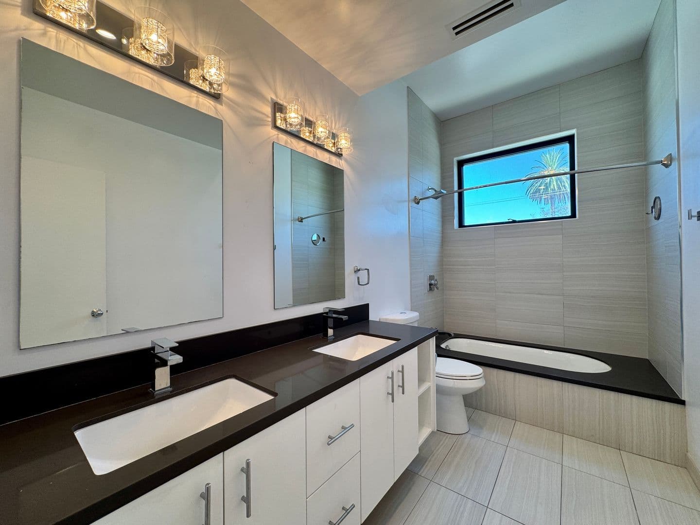 Los Angeles House: 143 N Ardmore Ave