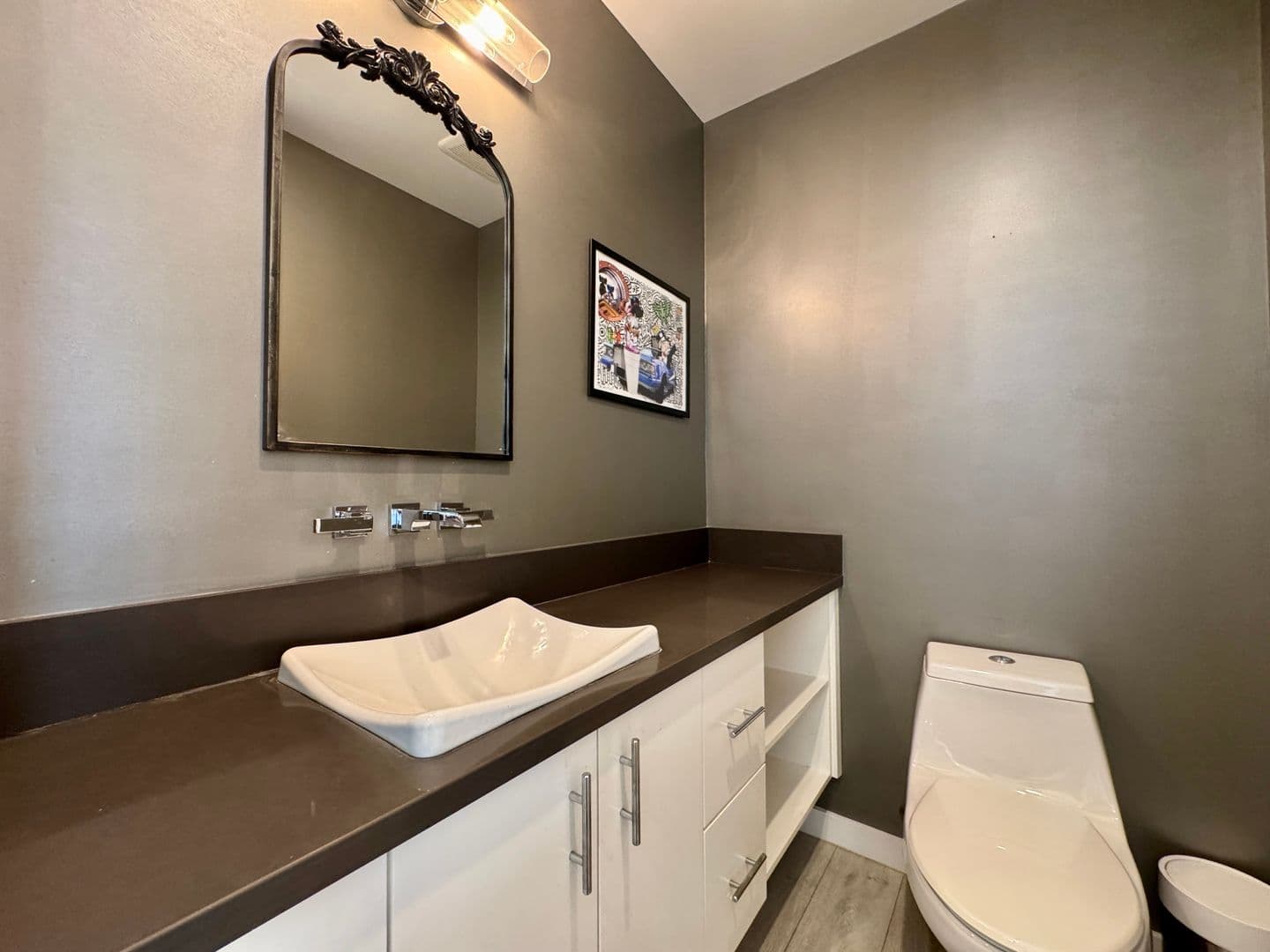 Los Angeles House: 143 N Ardmore Ave