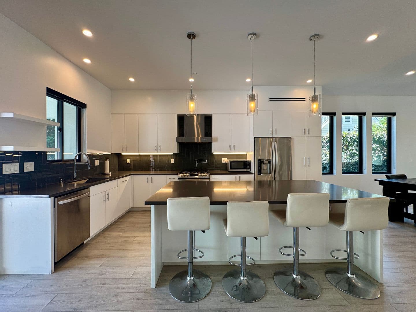 Los Angeles House: 143 N Ardmore Ave