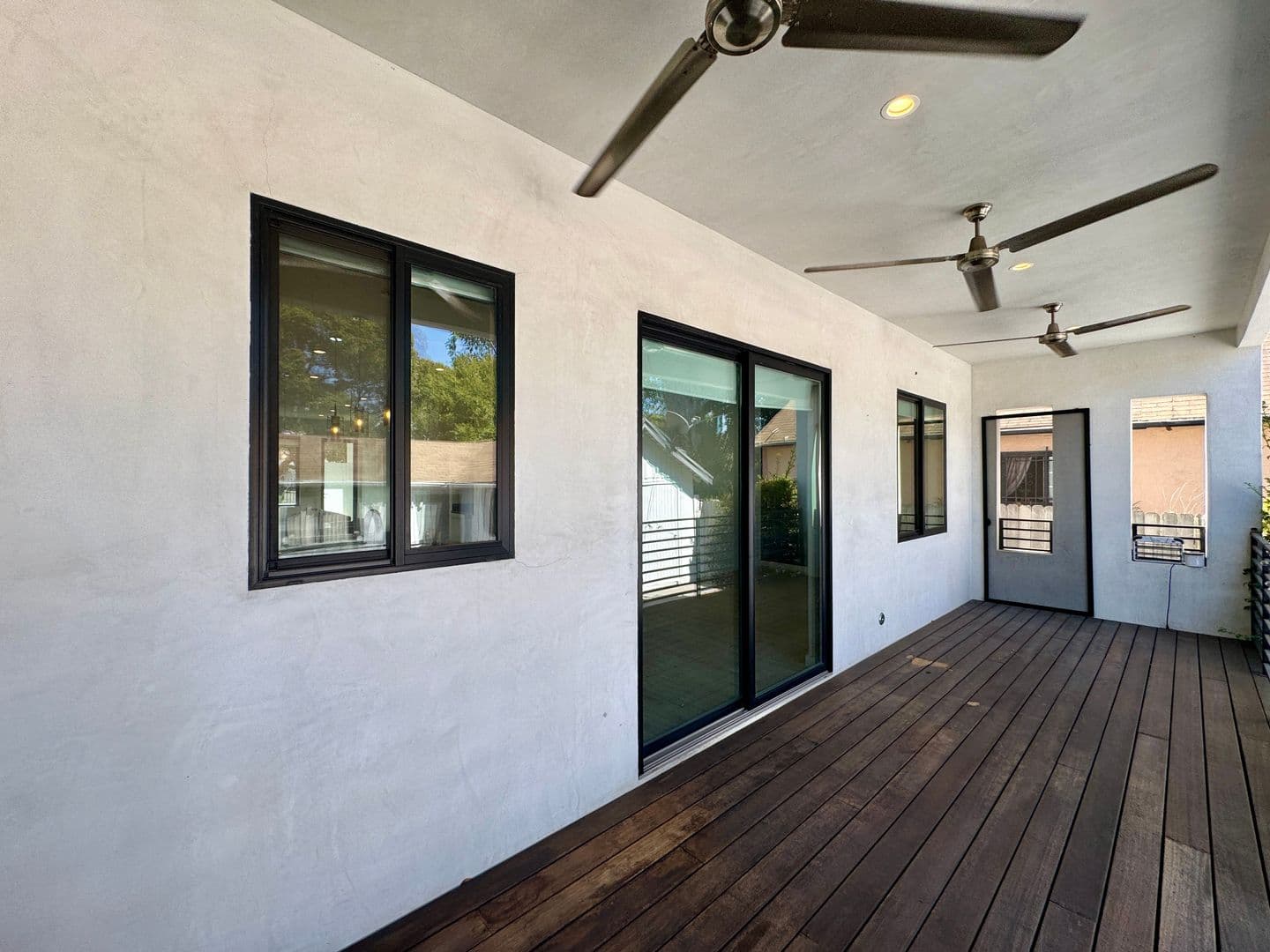 Los Angeles House: 143 N Ardmore Ave