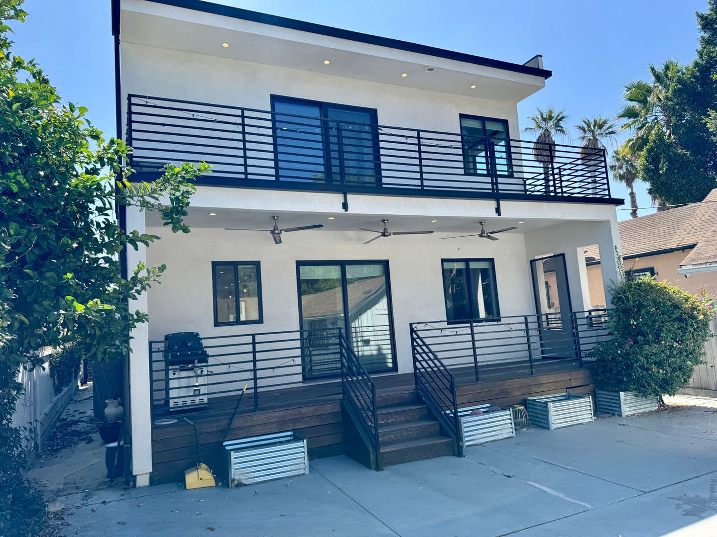 Los Angeles House: 143 N Ardmore Ave