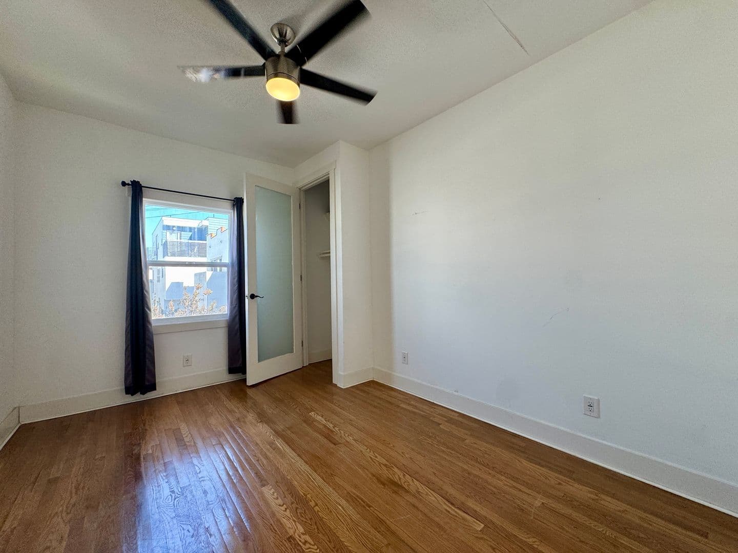 Los Angeles Apartment: 1216 N Kenmore Ave