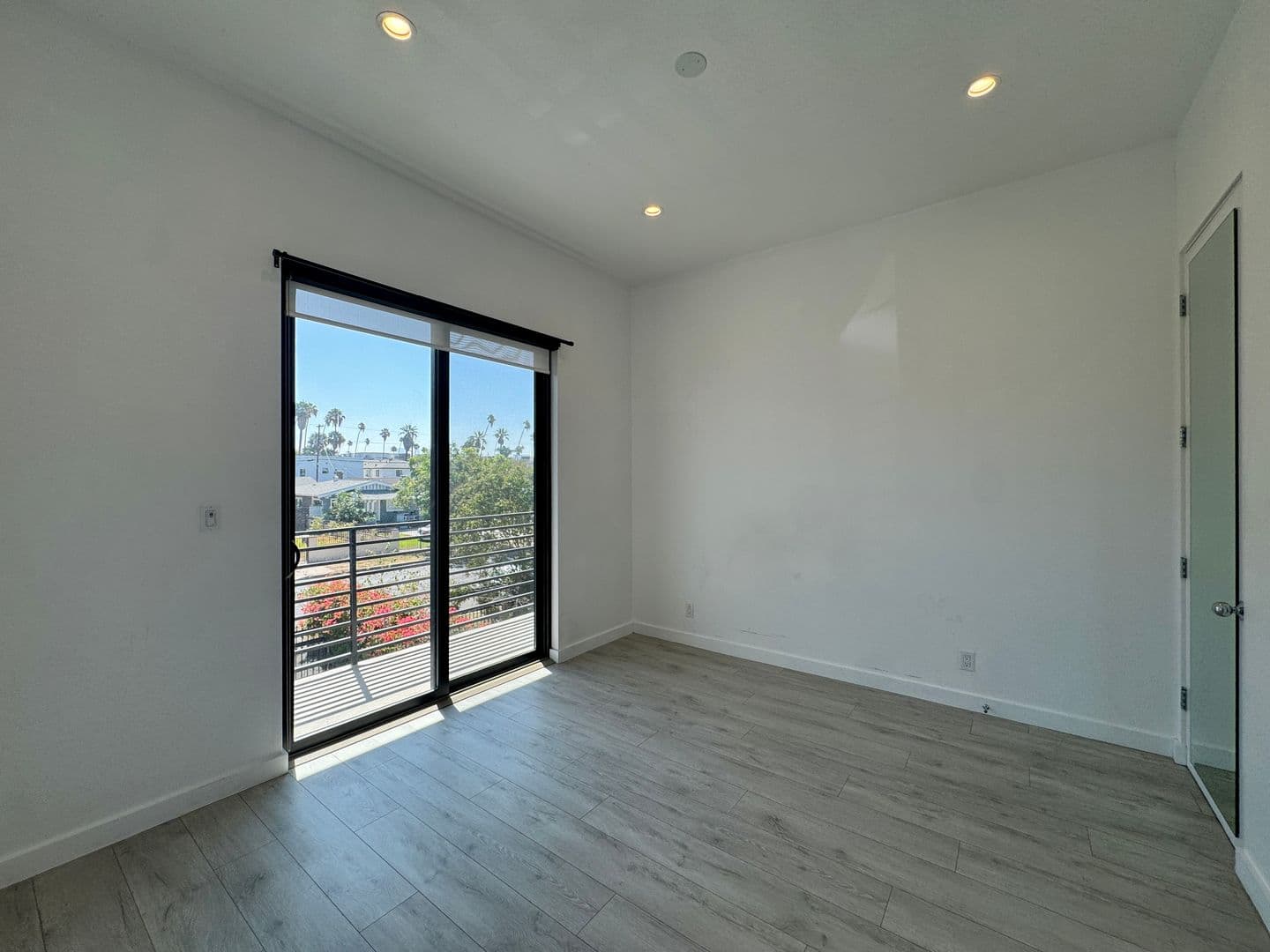 Los Angeles House: 143 N Ardmore Ave