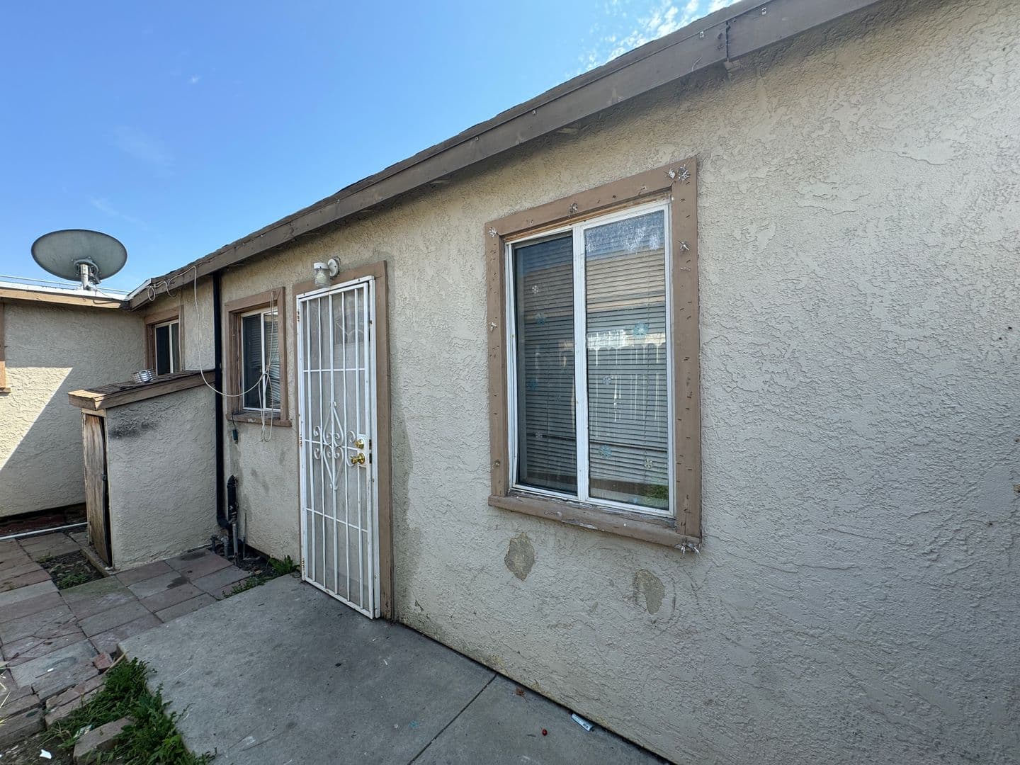 Baldwin Park Apartment: 14503 Chevalier Ave/3834-3840 Downing Ave