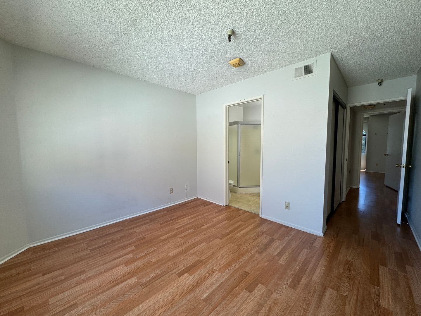 Pasadena Apartment: 987 E. Del Mar Blvd.