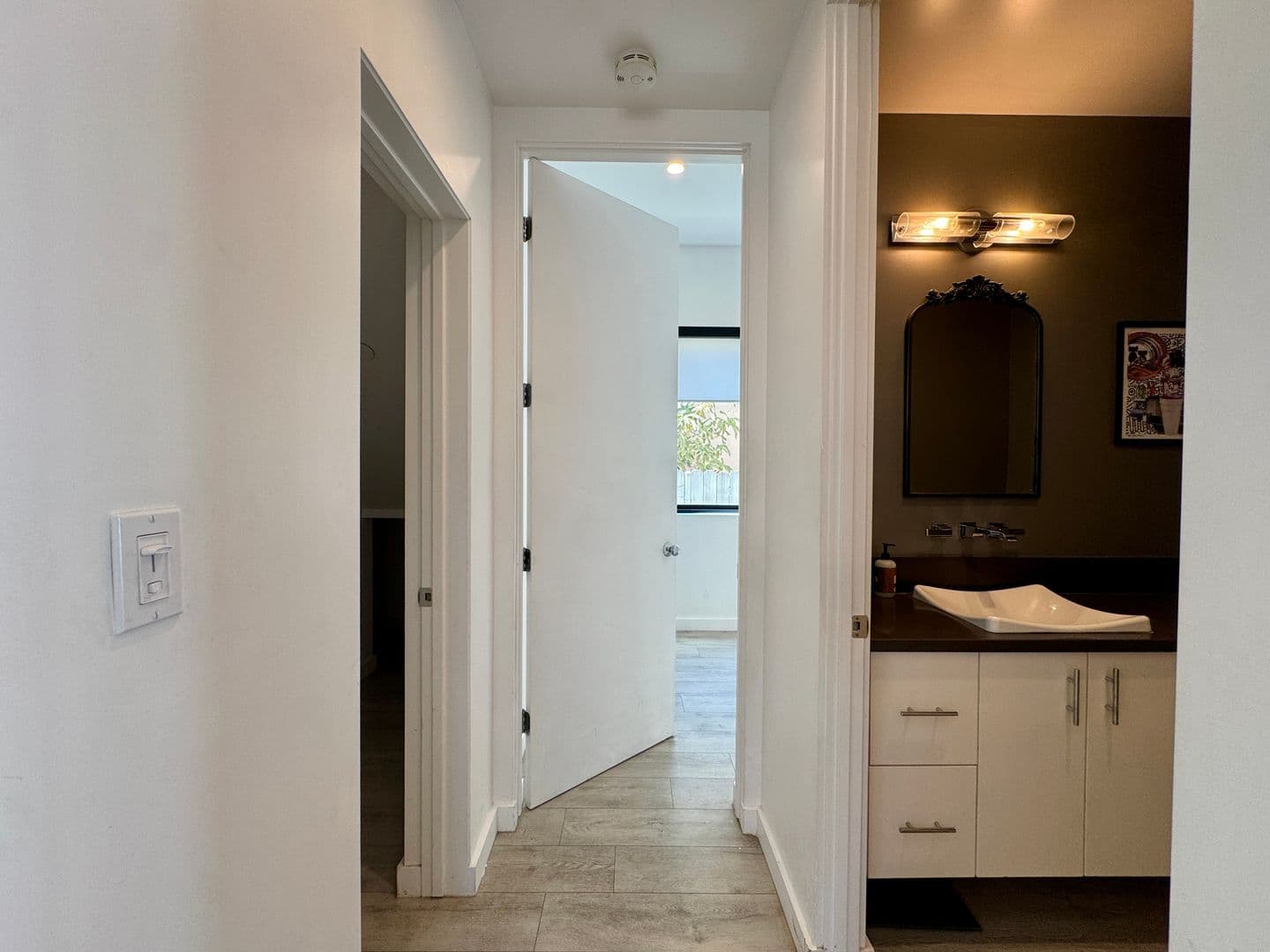 Los Angeles House: 143 N Ardmore Ave
