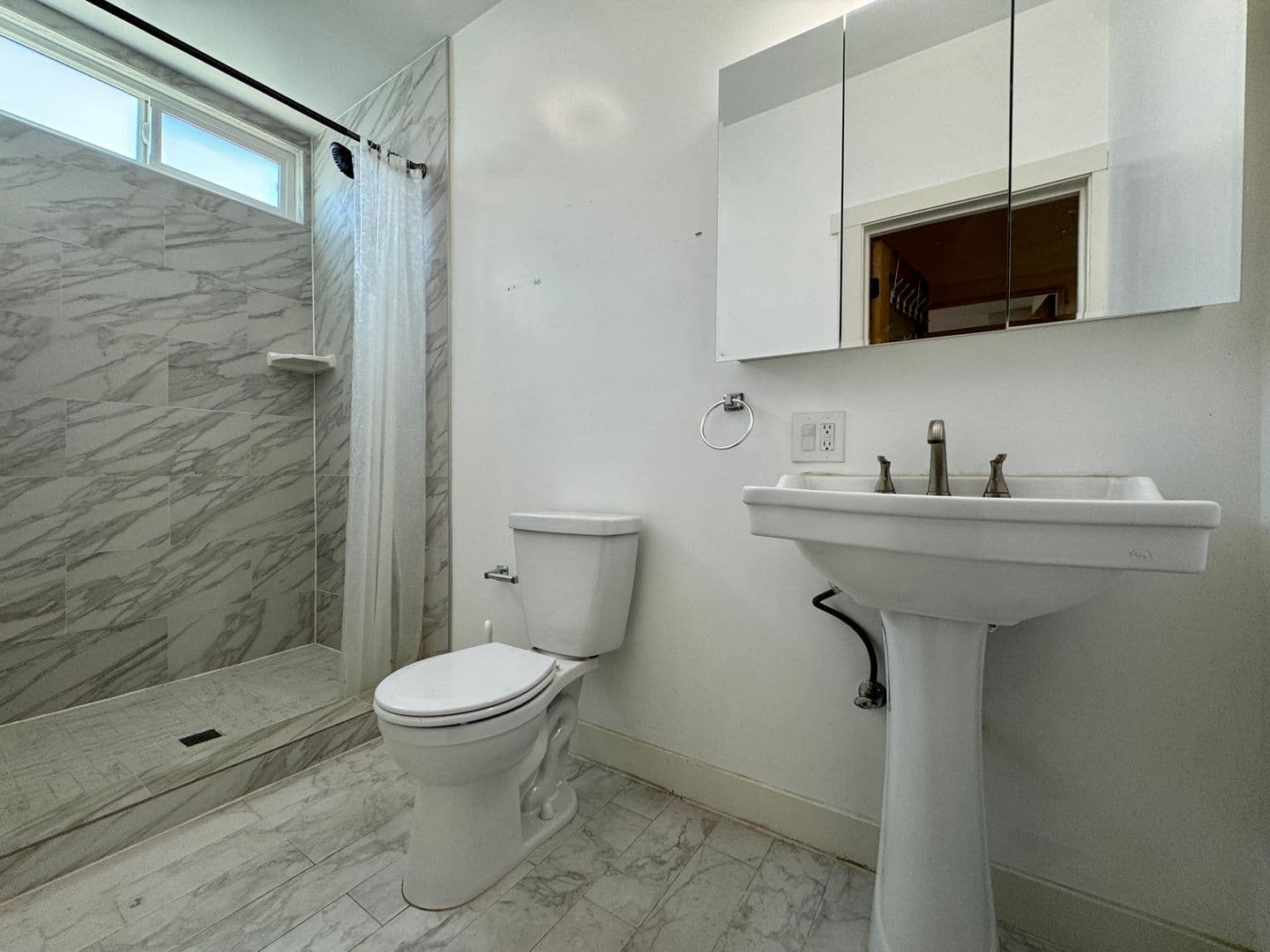 Los Angeles Apartment: 1216 N Kenmore Ave