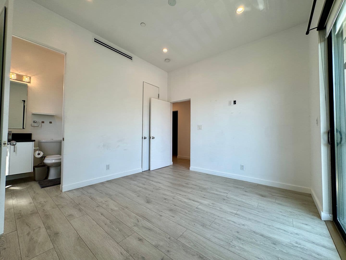 Los Angeles House: 143 N Ardmore Ave