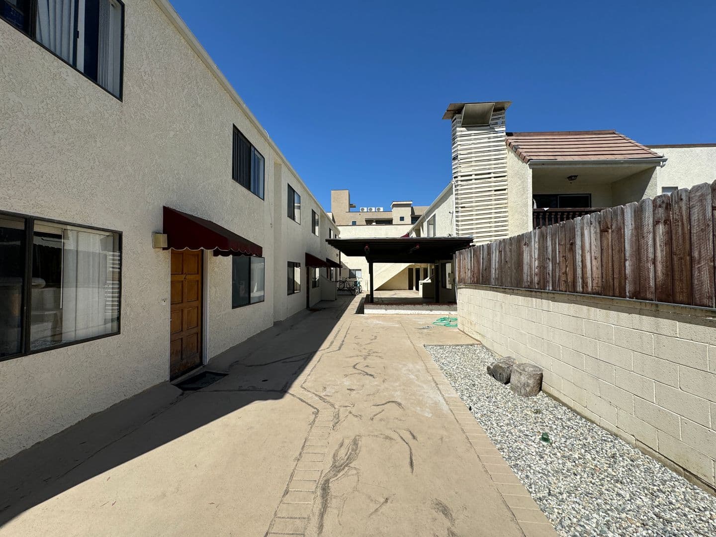 Pasadena Apartment: 987 E. Del Mar Blvd.