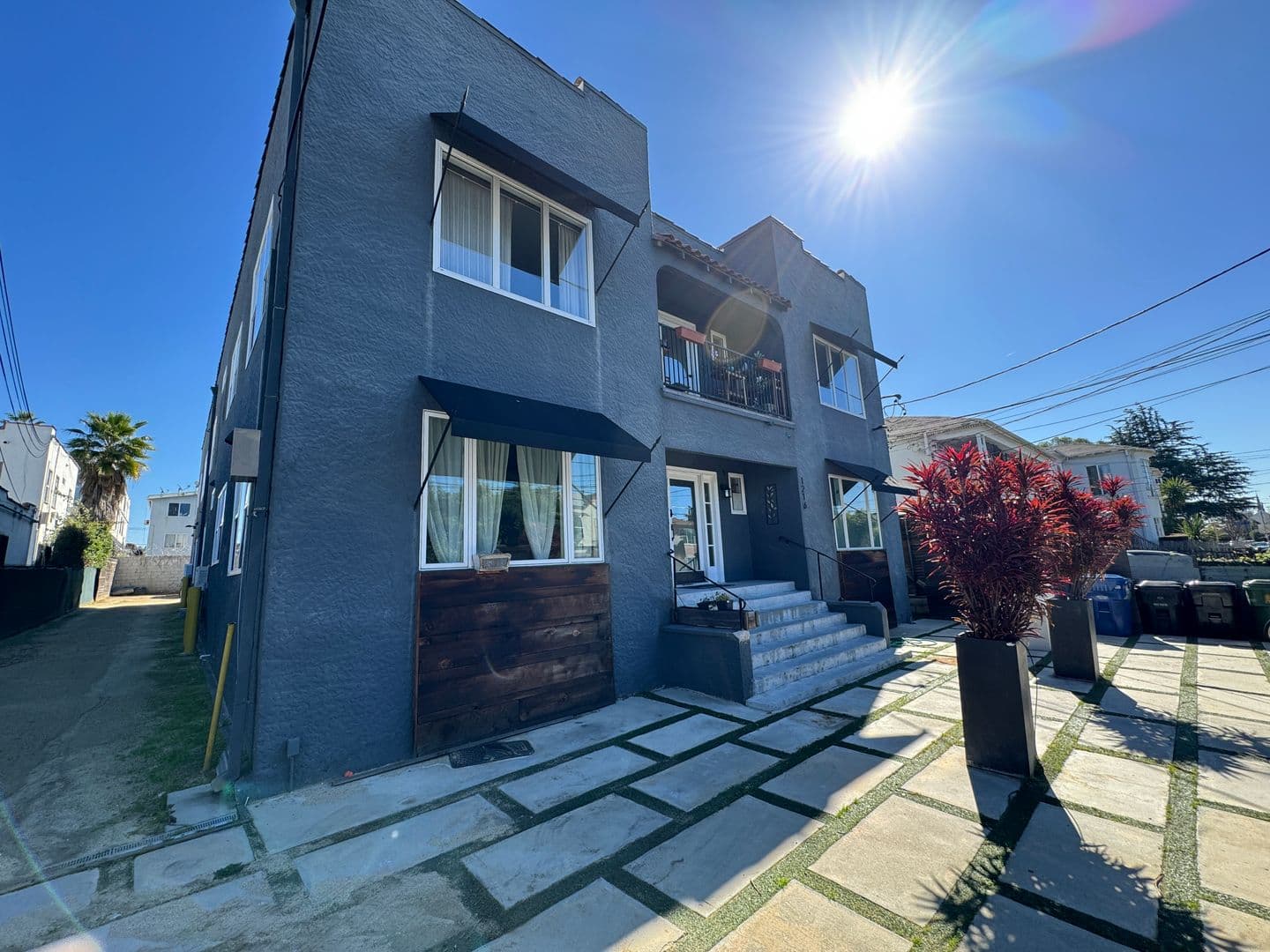 Los Angeles Apartment: 1216 N Kenmore Ave