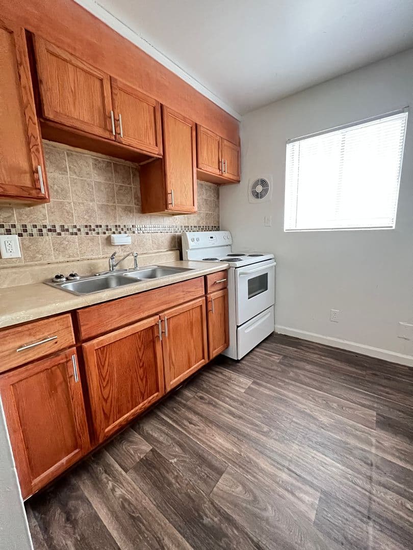 Marietta Apartment: 218 Walthall Avenue SE