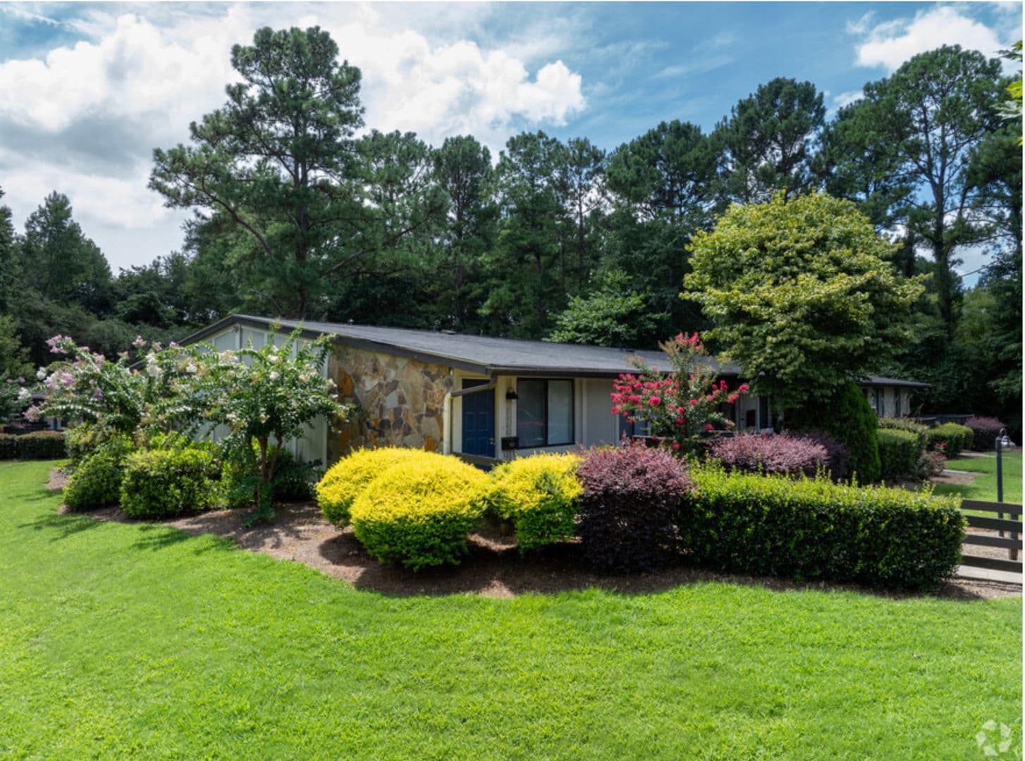 Buford Apartment: 100 Hartford Run NE