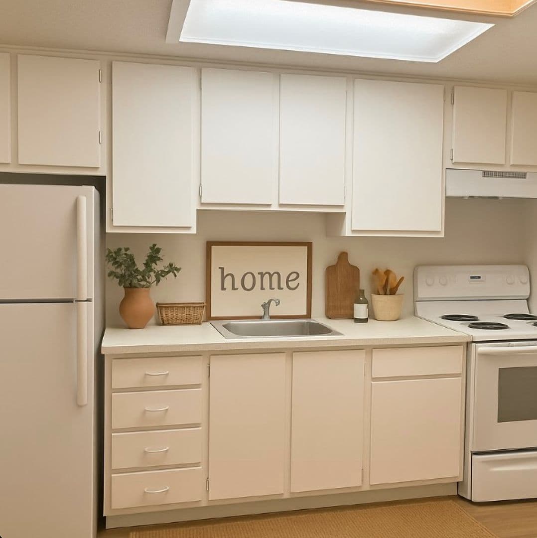 Buford Apartment: 100 Hartford Run NE