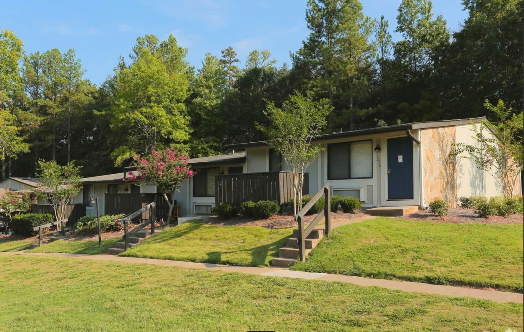 Buford Apartment: 100 Hartford Run NE