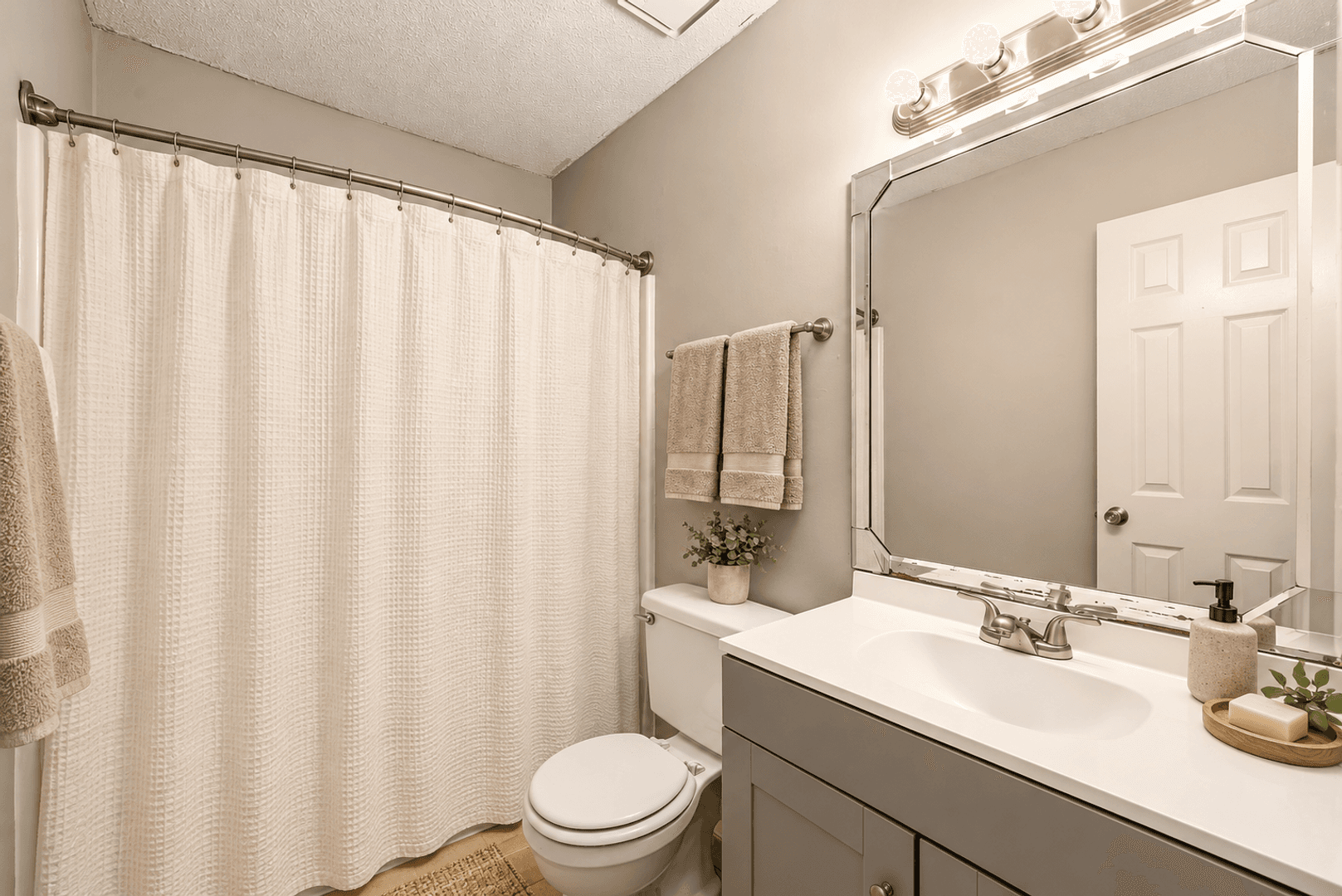 Kennesaw House: 3040 Sand Wedge Circle NW