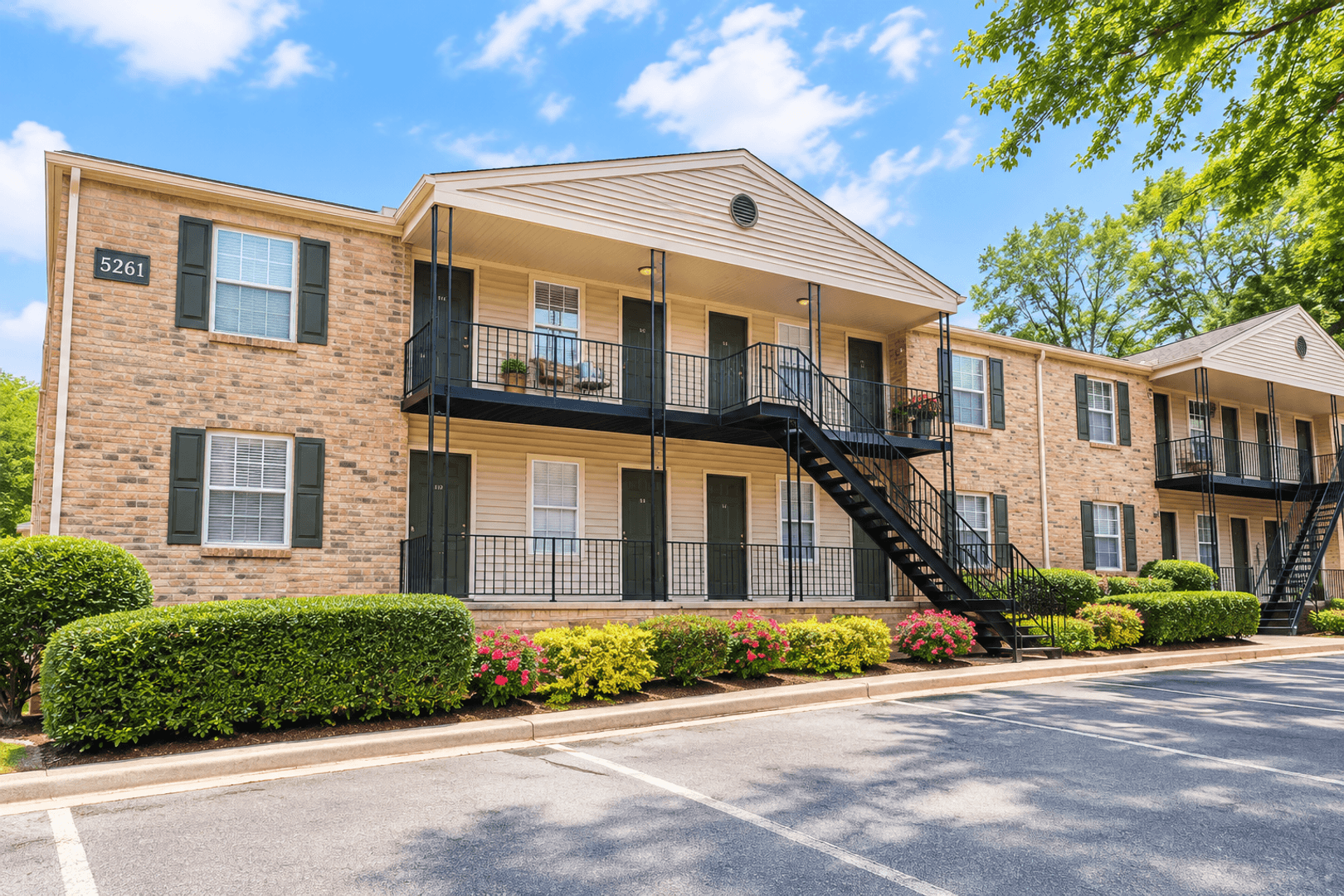 Morrow Apartment: 6252 N Lee St