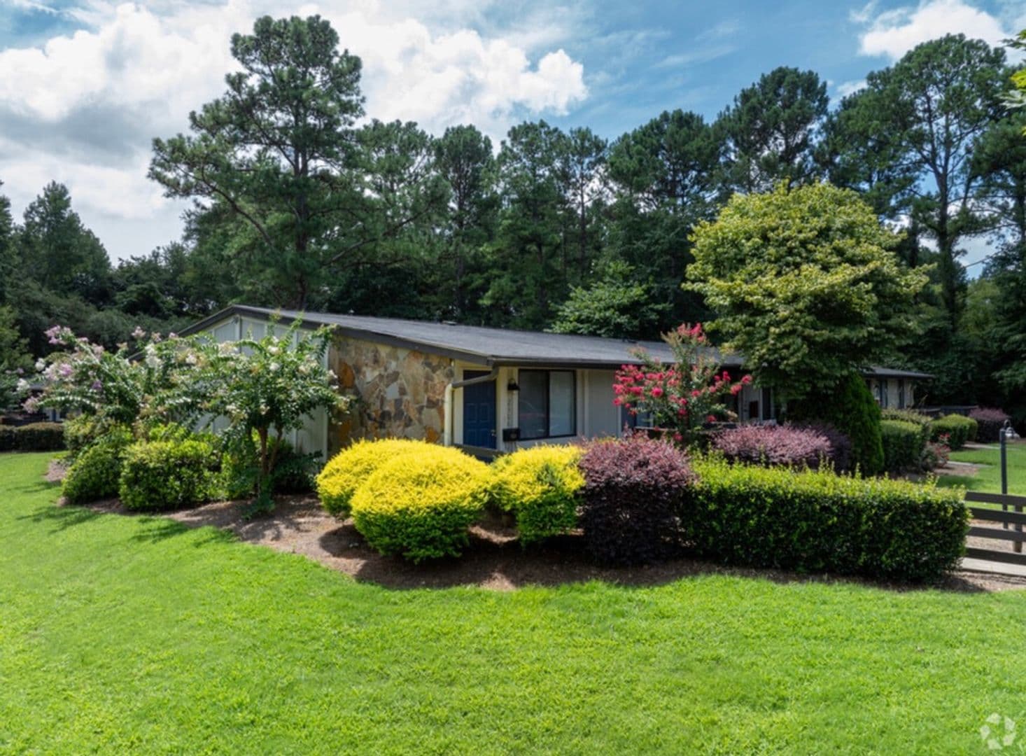 Buford Apartment: 100 Hartford Run NE
