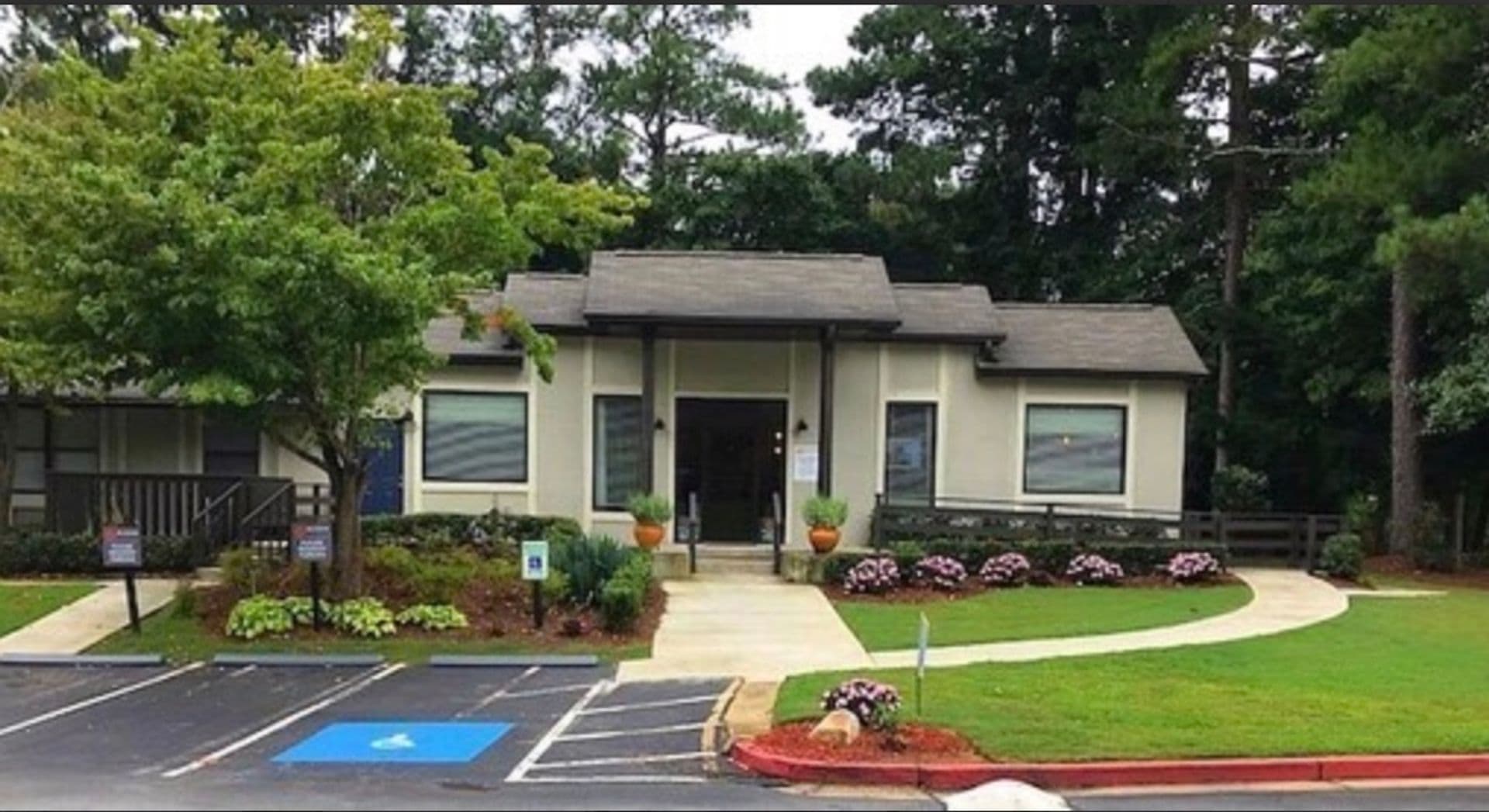 Buford Apartment: 100 Hartford Run NE