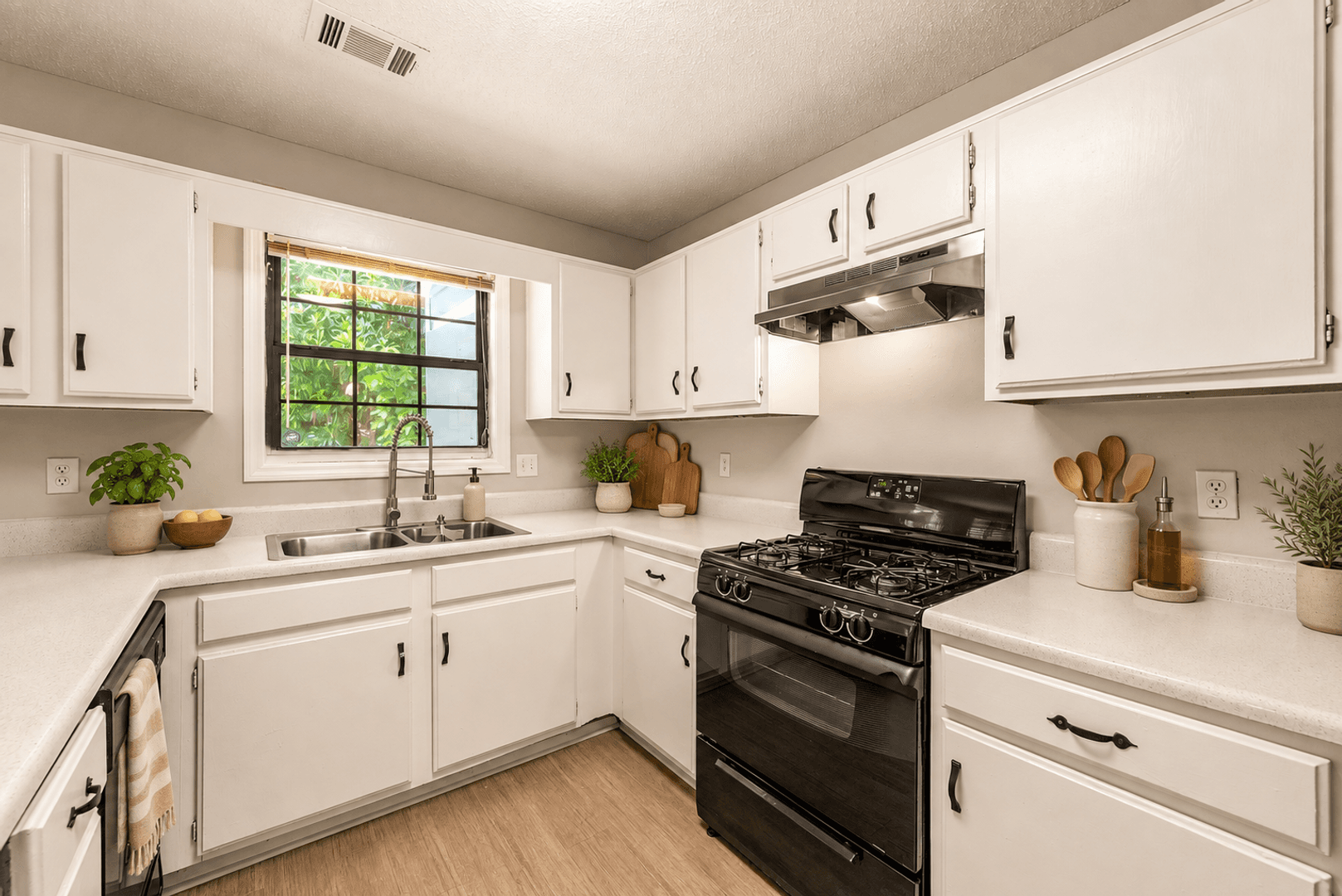 Kennesaw House: 3040 Sand Wedge Circle NW