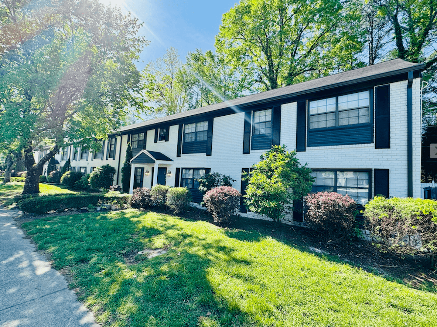 Dalton Apartment: 1219 W. Emery Street