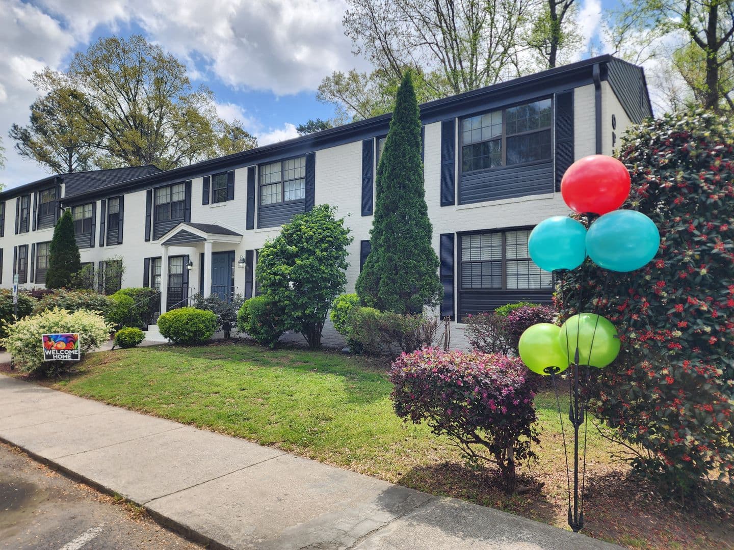 Dalton Apartment: 1219 W. Emery Street