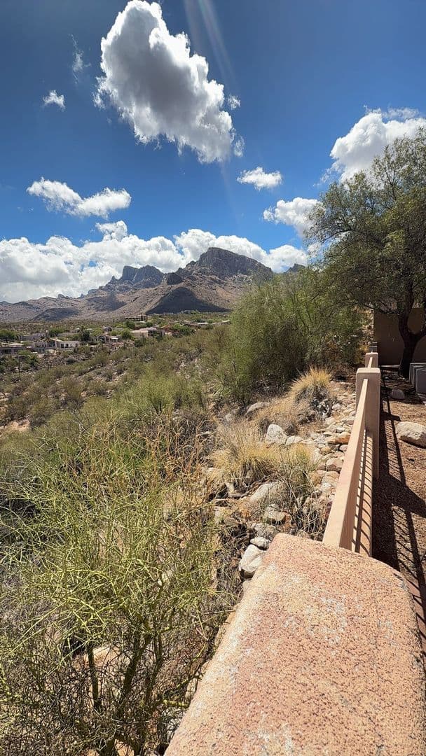 ORO VALLEY House: 10110 N BIGHORN BUTTE DR.