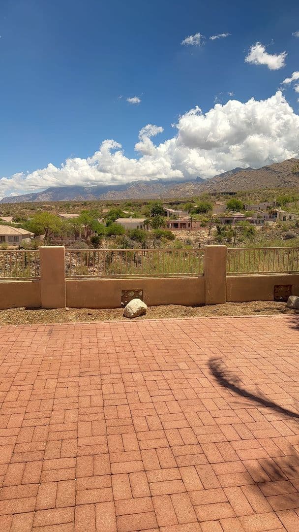 ORO VALLEY House: 10110 N BIGHORN BUTTE DR.