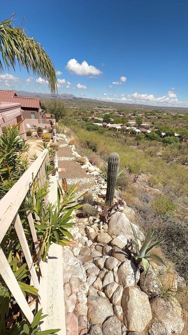 ORO VALLEY House: 10110 N BIGHORN BUTTE DR.