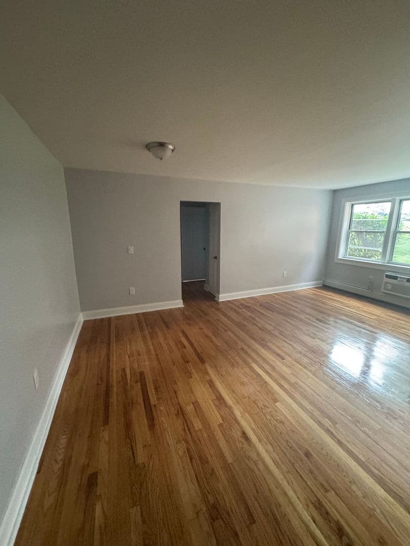Cedar Grove Apartment: 1059 Pompton Avenue