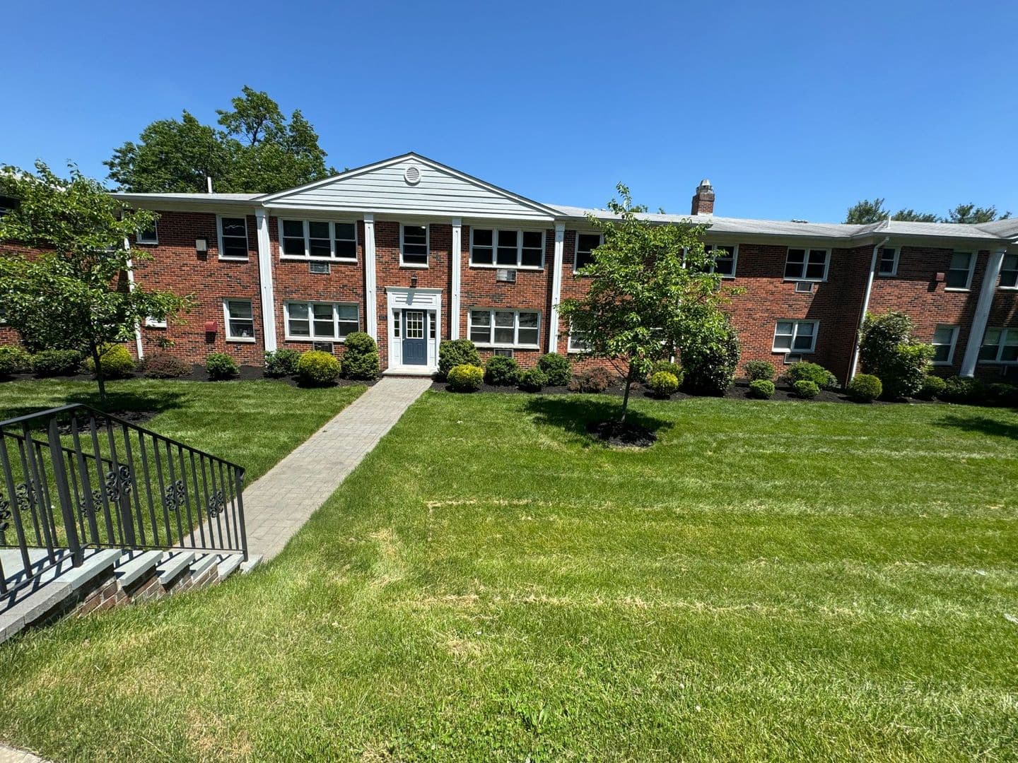 Cedar Grove Apartment: 1059 Pompton Avenue