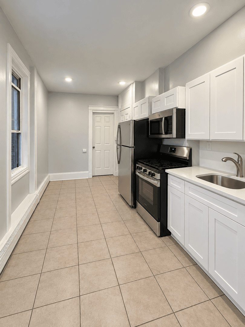 Union City Apartment: 620 8th Street
