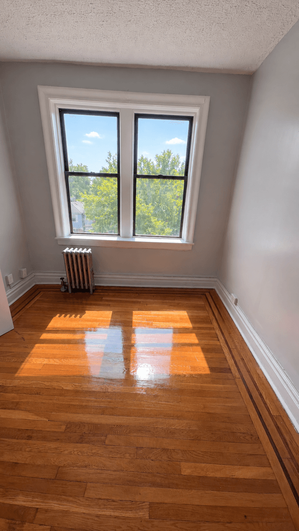 Bayonne Apartment: 1111-1113 Kennedy Boulevard