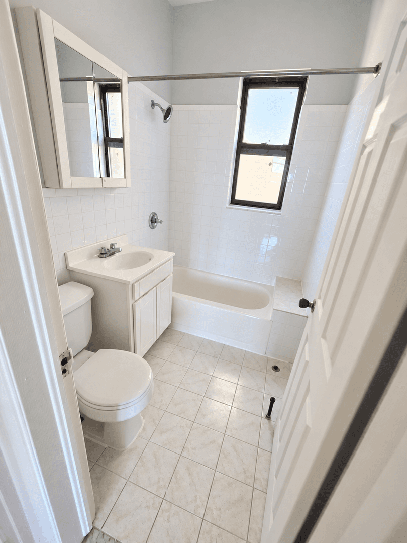Bloomfield Apartment: 48 Hill Street