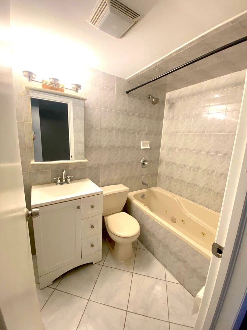 Union City Apartment: 812 New York Avenue