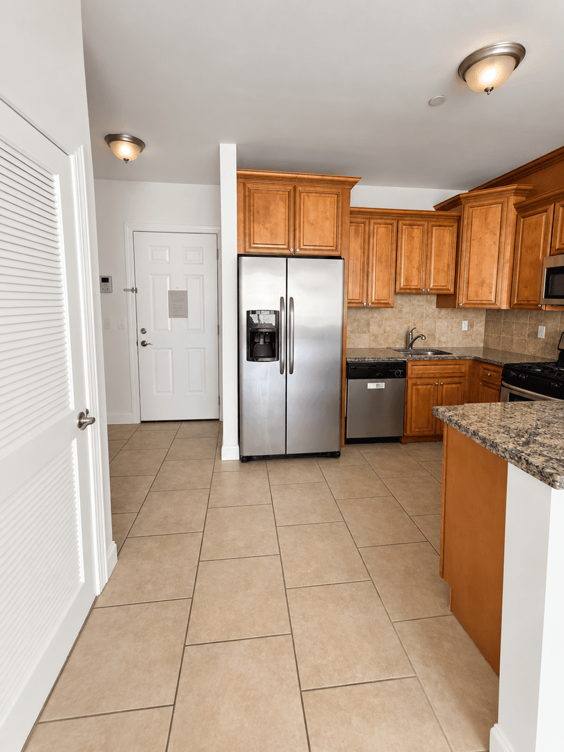 Guttenberg Apartment: 422-430 68th Street