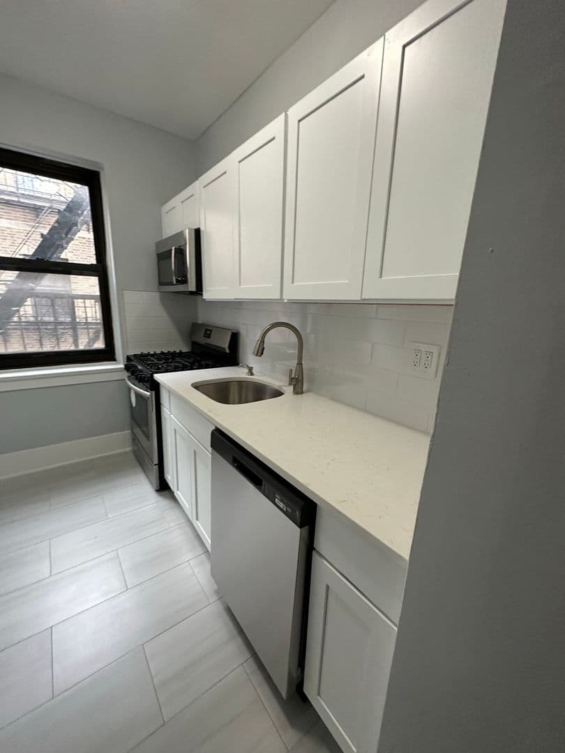 Palisades Park Apartment: 1 West Palisades Blvd