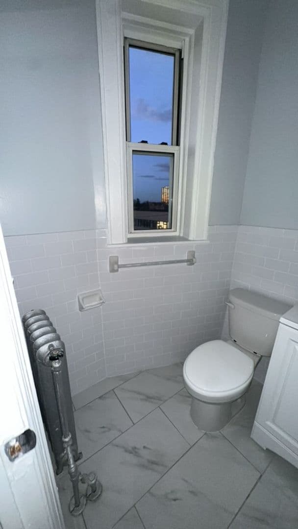 Cliffside Park Apartment: 658-660 Palisade Avenue