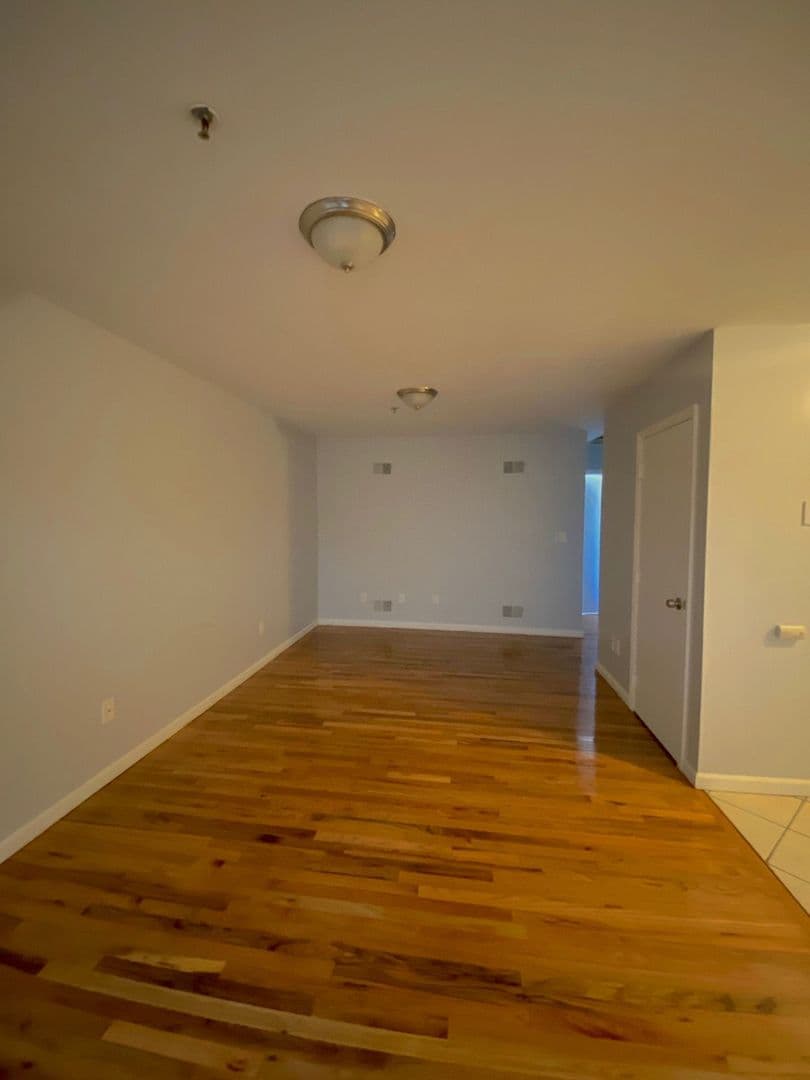 Union City Apartment: 812 New York Avenue
